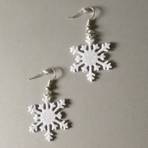 Hand Crafted Jewelry - ❄️ Hand Crafted Snowflake Earrings ❄️